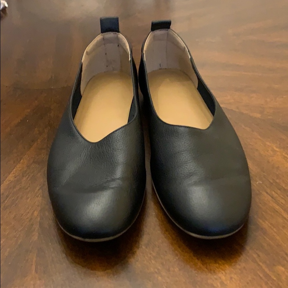 Everlane day glove black leather flats
